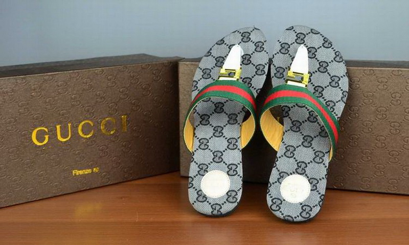 Gucci Slippers Woman--095